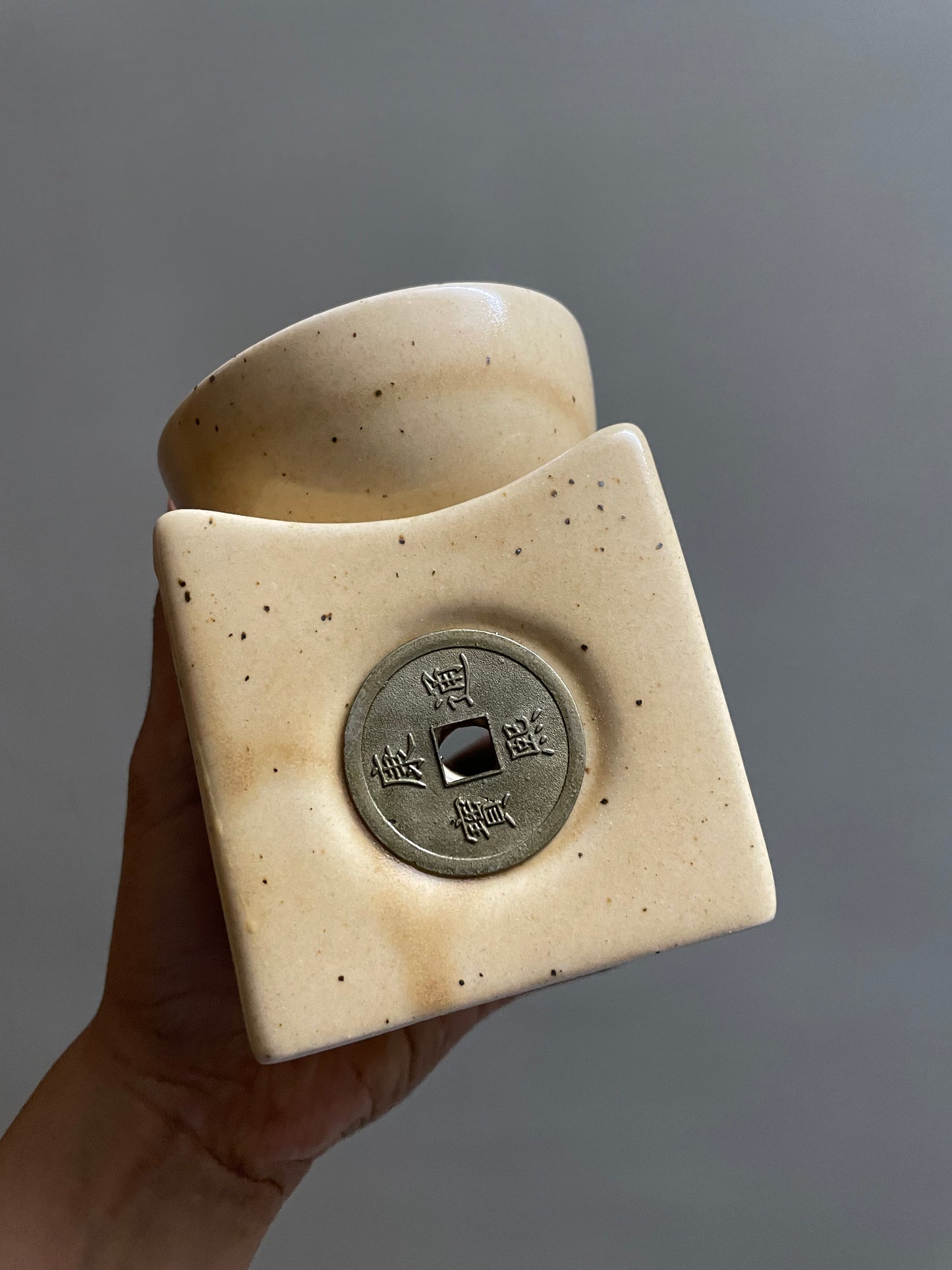 Ceramic Fragrance diffuser with candle holder : Beige